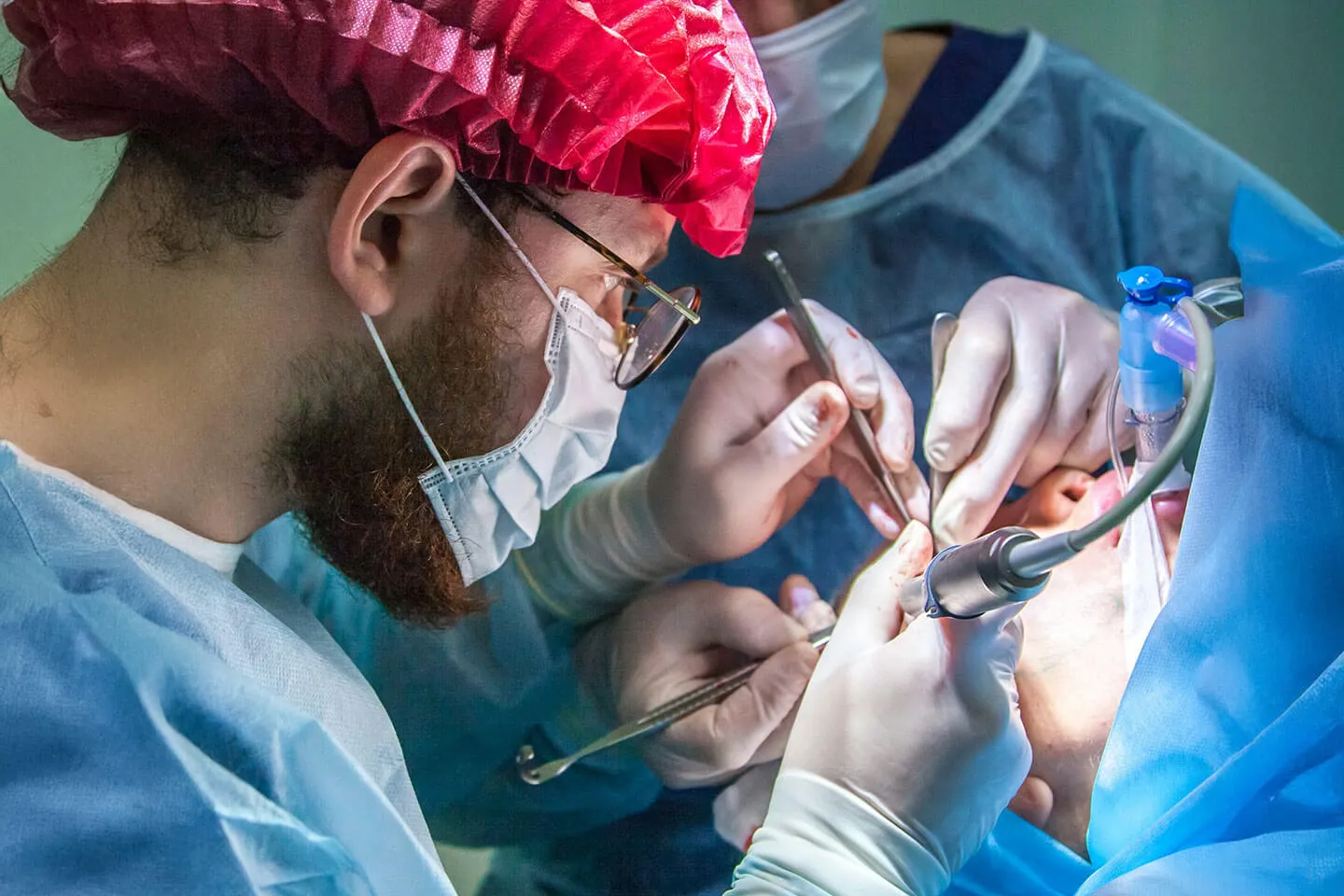 Cirugía refractiva de córnea realizada en clínica del Dr. Francisco Alain Matabuena en Querétaro y Celaya, solución avanzada para problemas de visión